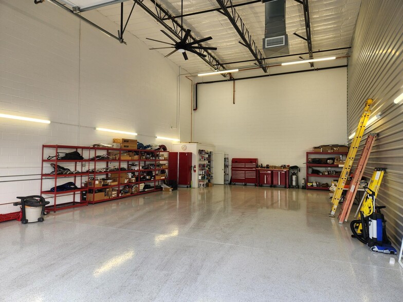 More Photos Of 31606 N Cave Creek Rd, Cave Creek Self Storage For Sale