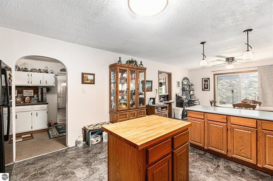 More Photos Of 541 Lake St, Frankfort Hotel For Sale