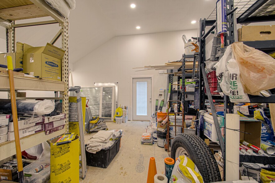 More Photos Of 1600 SW Market St, Lee's Summit Office For Sale