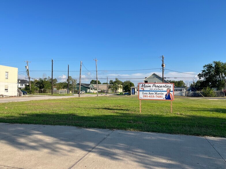 More Photos Of 114 W Main St, La Porte Land For Sale