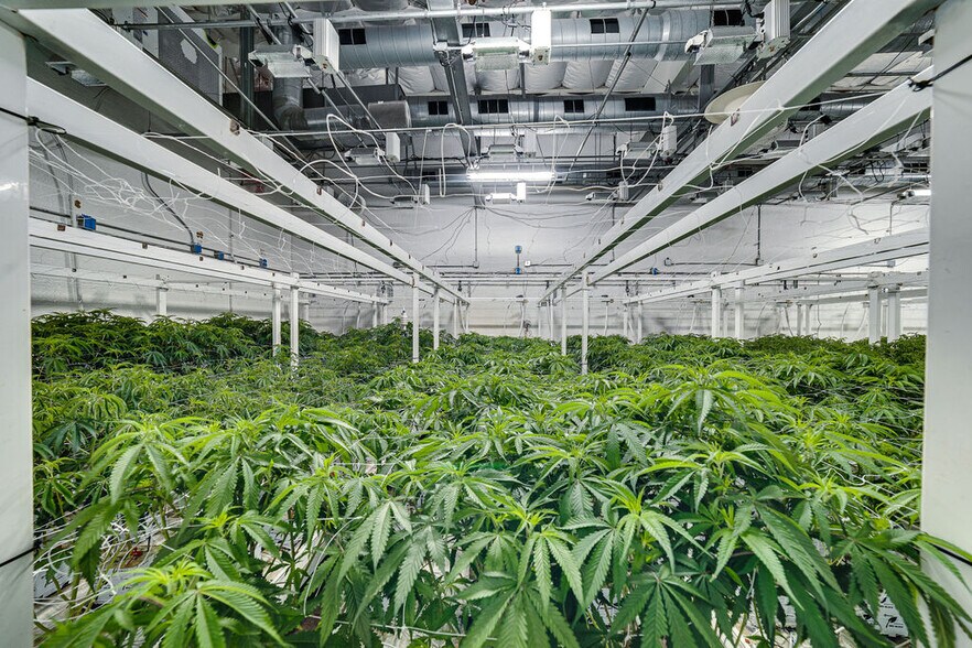 More Photos Of 14748 Keswick St, Van Nuys Warehouse For Sale