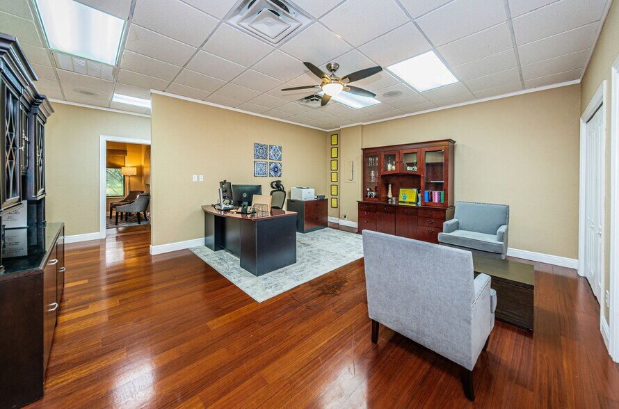 More Photos Of 3023 Eastland Blvd, Clearwater Office For Sale