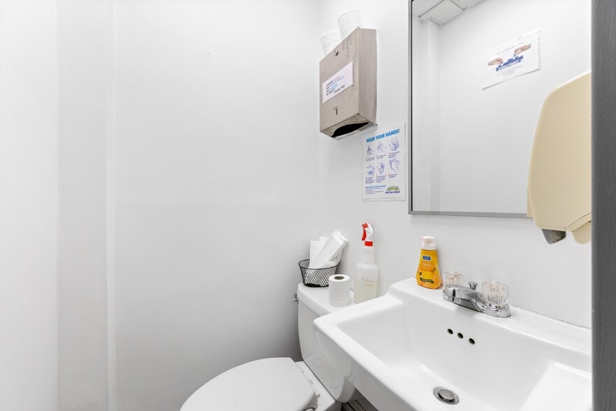 More Photos Of 21 W 25th St, Baltimore Office For Sale