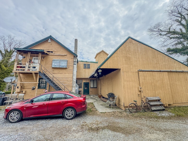 More Photos Of 37 N Greenwich St, Alloway Freestanding For Sale