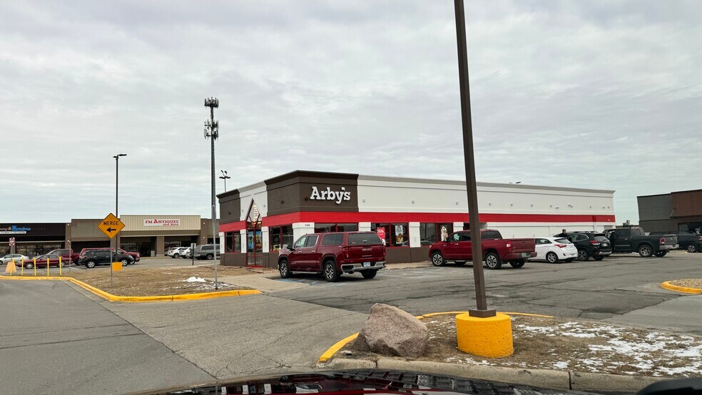 More Photos Of 3202 E Hwy 10, Moorhead Unknown For Lease