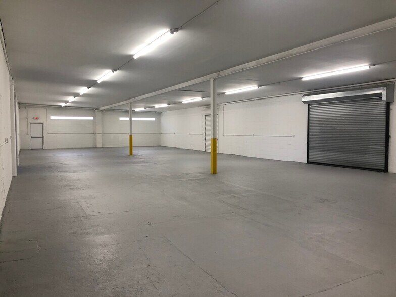 More Photos Of 1000 Fulton St, Farmingdale Warehouse For Sale
