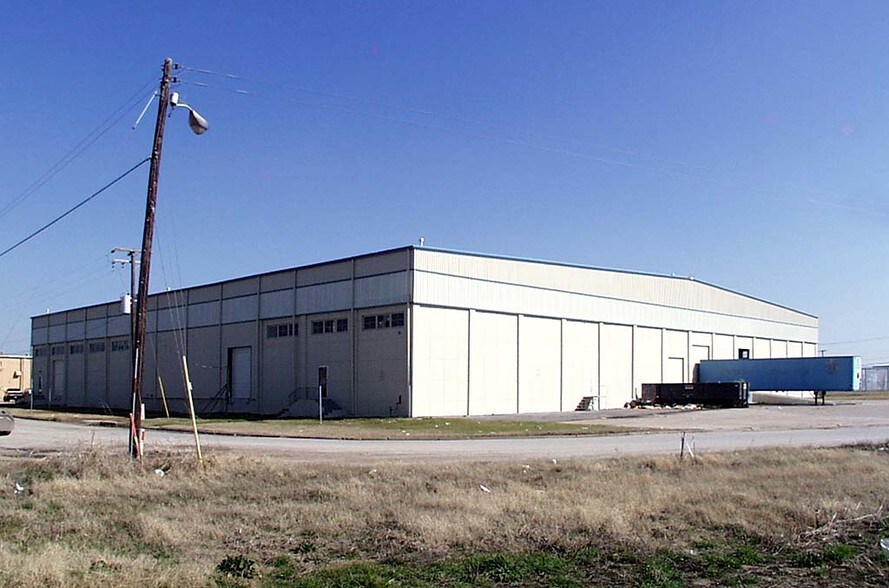 More Photos Of 7100-7108 Burns St, Richland Hills Warehouse For Lease