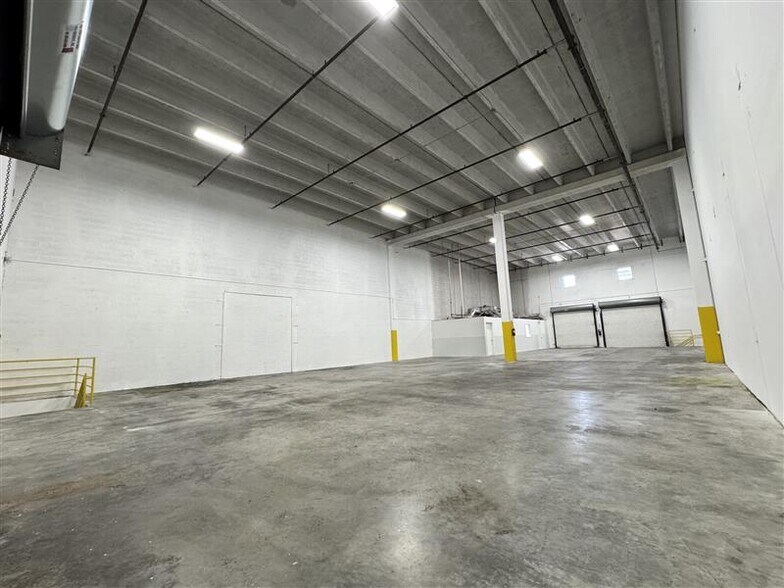 More Photos Of 8700-8796 NW 100th St, Medley Warehouse For Lease