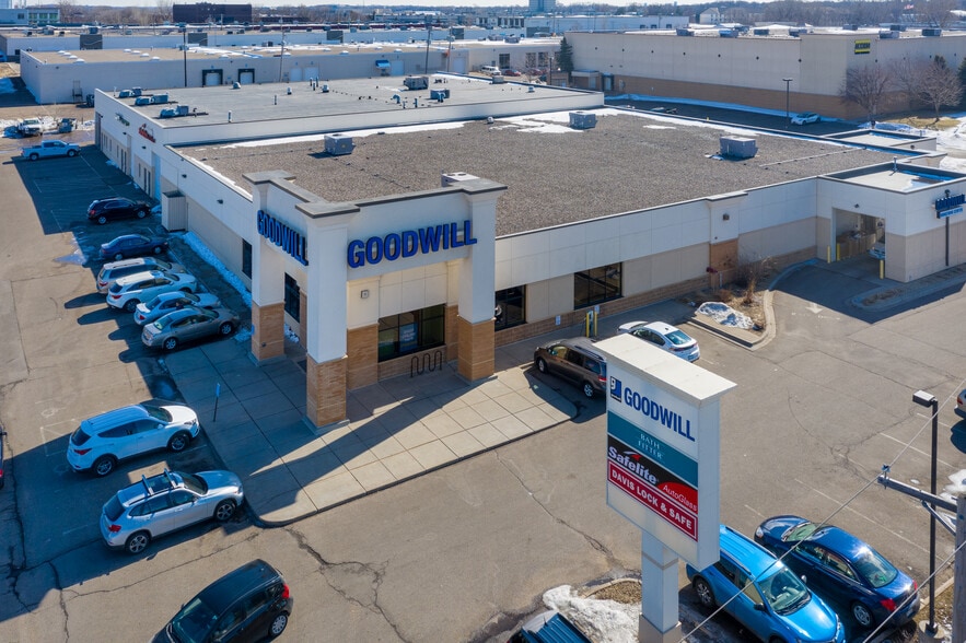 More Photos Of 2500 Cleveland Ave N, Roseville Freestanding For Sale