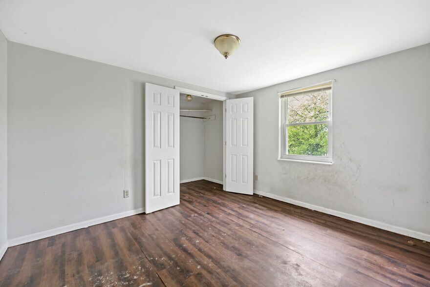 More Photos Of 305 Boone St, Strawberry Plains Apartments For Sale