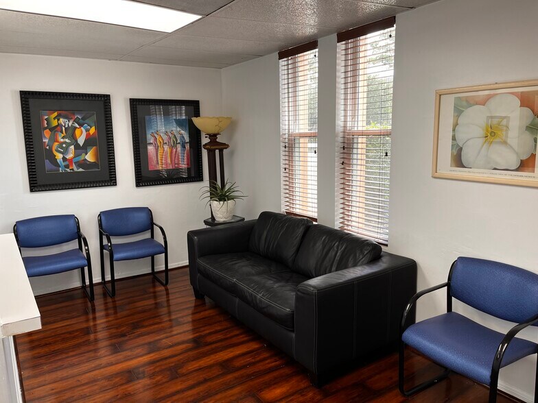 More Photos Of 6910 Bellaire Blvd, Houston Office For Sale