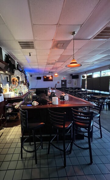 More Photos Of 7036 Highway 90, Longs Restaurant For Sale