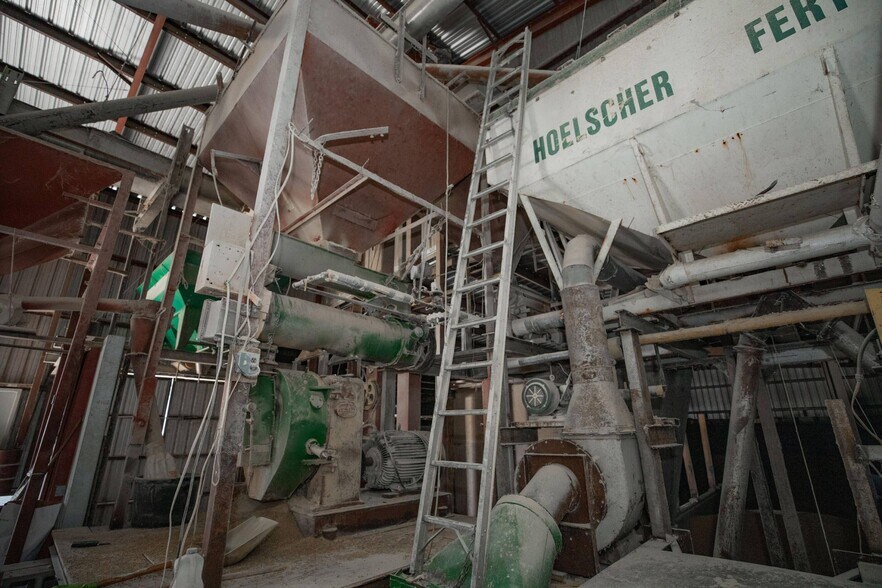 More Photos Of 9705 SE 1300th Rd, Humansville Industrial For Sale