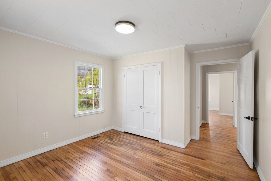 More Photos Of 720 Main st, Canton Bank For Lease