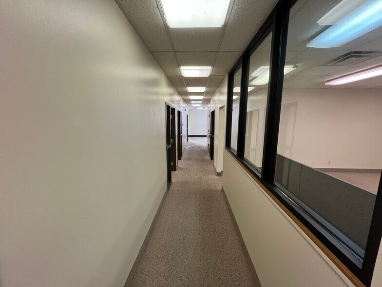 More Photos Of 160 E Main St, Decatur Office For Lease