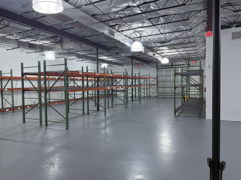 Primary Photo Of 3501 NW 10th Ave, Oakland Park Warehouse For Lease