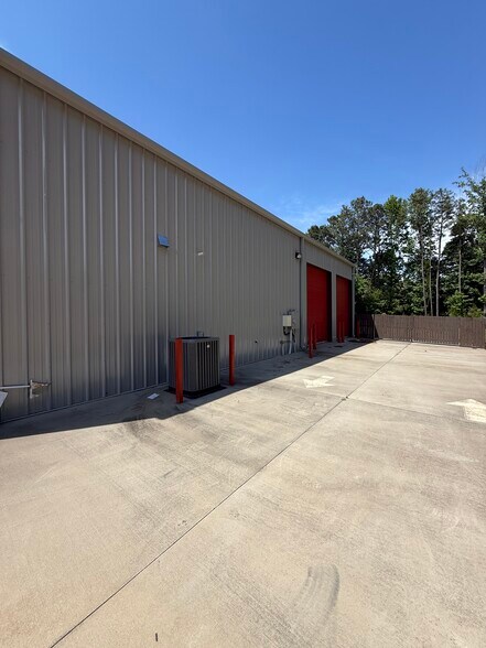 More Photos Of 2101 Dogwood Industrial Cir, Conyers Warehouse For Sale