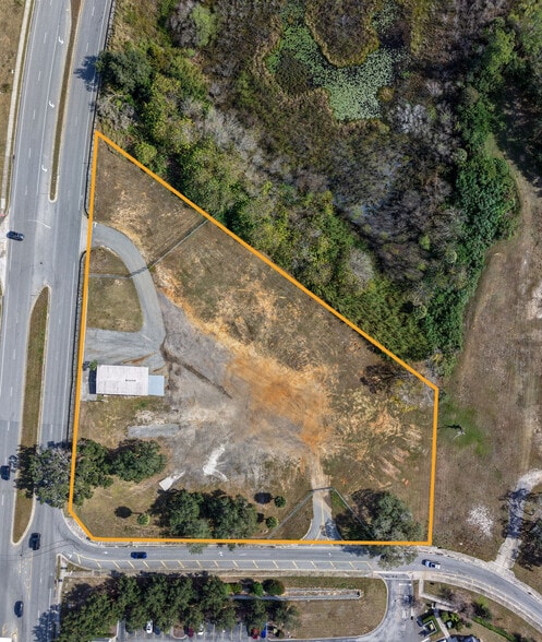 More Photos Of 1033 Hooks St, Clermont Industrial For Lease