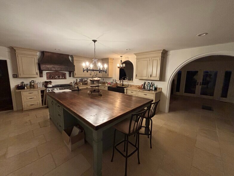 More Photos Of 11500 Springridge Rd, Potomac Specialty For Sale