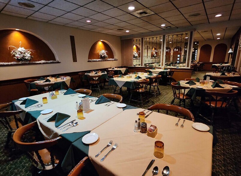 More Photos Of 212 N Warren Ave, Apollo General Retail For Sale