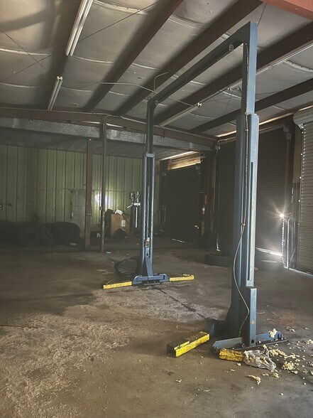 More Photos Of 2701 Sylvester Hwy, Albany Auto Repair For Lease