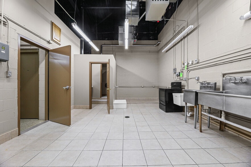 More Photos Of 3475 Ridge Rd, Cleveland Skating Rink For Sale