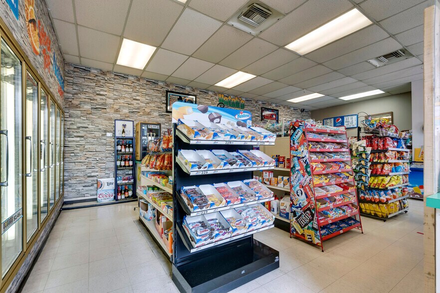 More Photos Of 404 Navajo Blvd, Holbrook Service Station For Sale