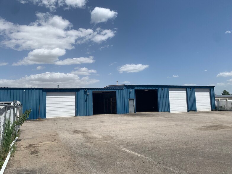 More Photos Of 302 E Wapella St, Minooka Service For Lease