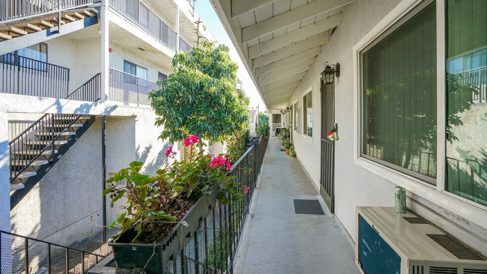 More Photos Of 1157 Justin Ave, Glendale Apartments For Sale