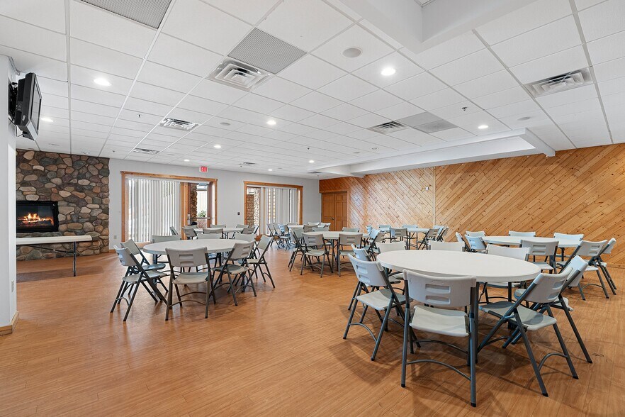 More Photos Of 18398 Waubee Park Ln, Lakewood Hotel For Sale