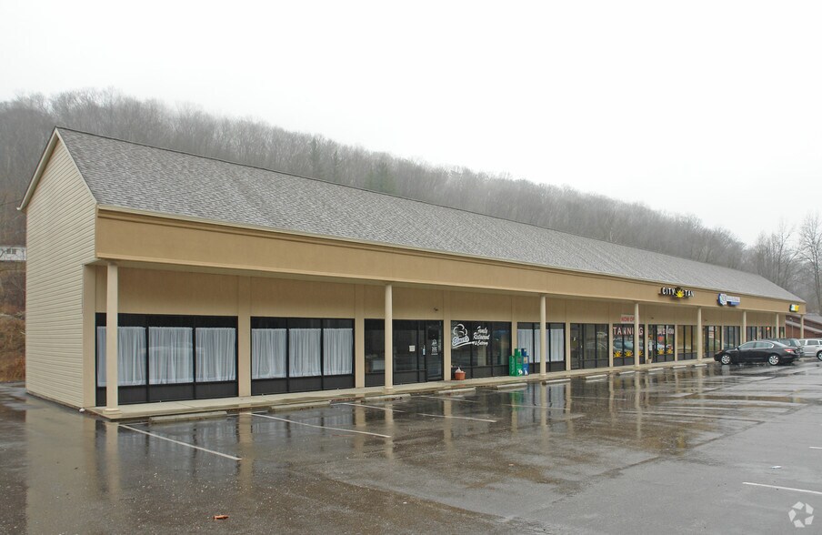 More Photos Of 4388 5th Street Rd, Huntington Storefront For Lease