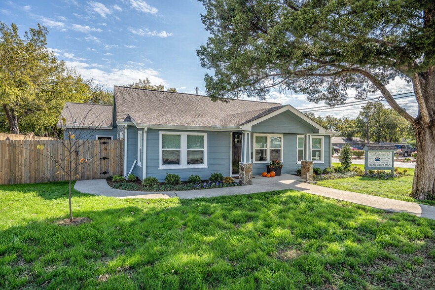 More Photos Of 931 S Church St, Grapevine Office For Sale