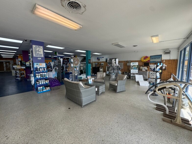 More Photos Of 4290 S Cleveland Ave, Fort Myers Freestanding For Sale