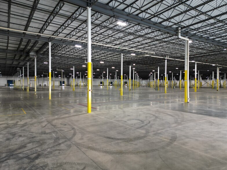 More Photos Of 2700 Ellis Rd, Joliet Warehouse For Lease