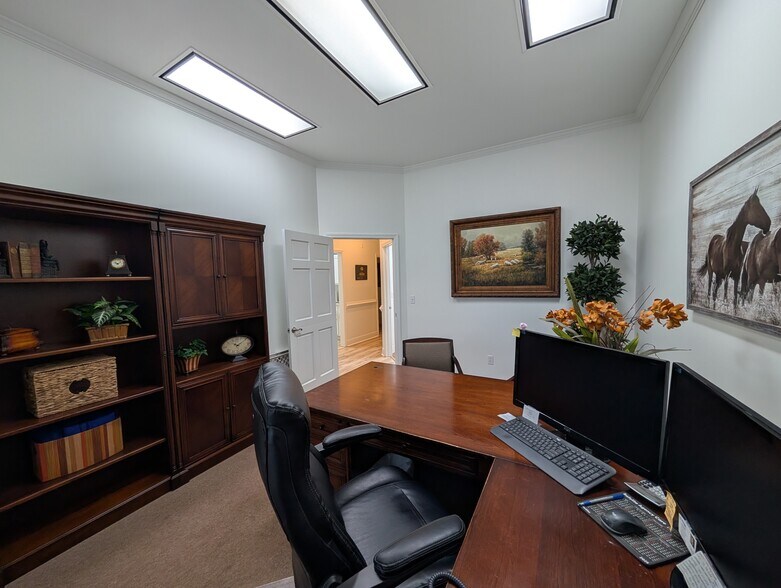 More Photos Of 1815 Lockeway Dr, Alpharetta Office For Sale