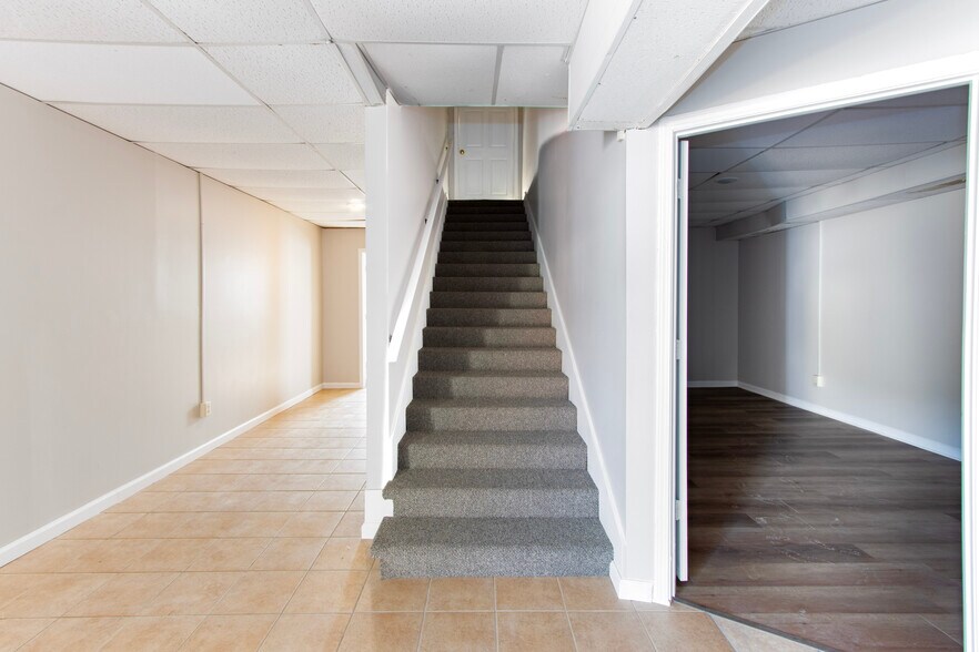 More Photos Of 1044 Baxter St, Athens Freestanding For Sale