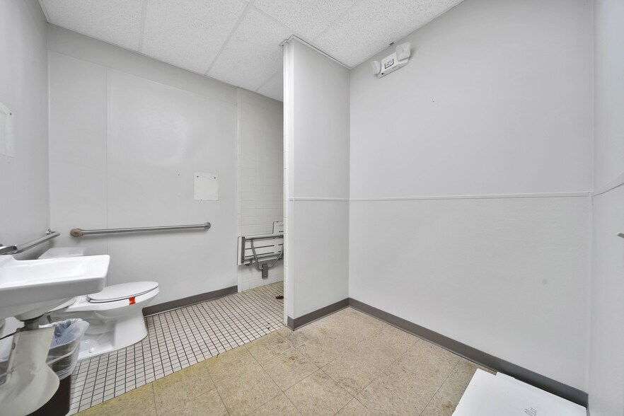 More Photos Of 12036 Airline Dr, Houston Medical For Sale
