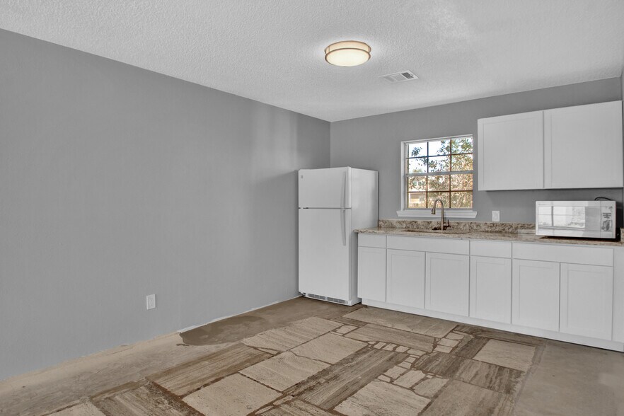 More Photos Of 26206 Oak Ridge Dr, Spring Office For Lease