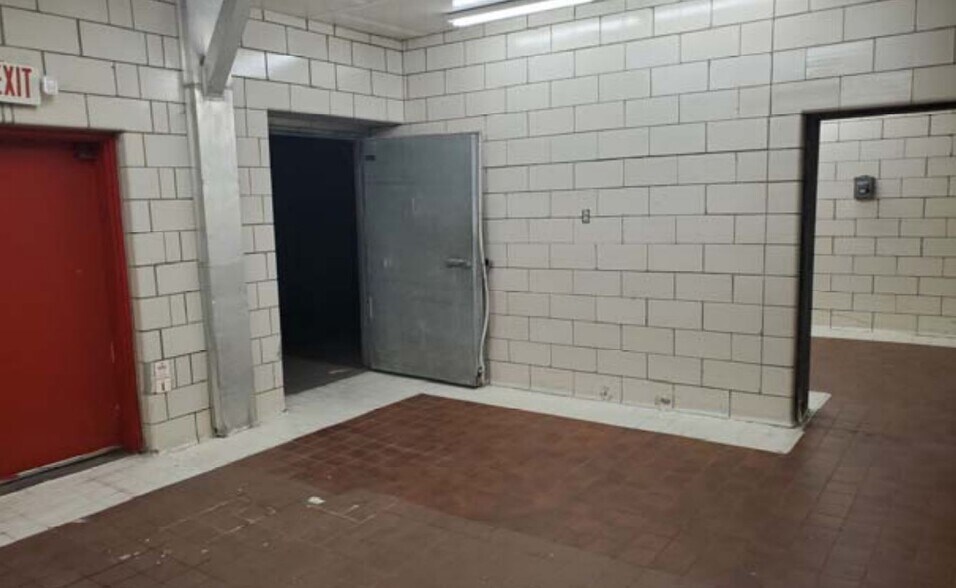 More Photos Of 823 E Virginia St, Evansville Warehouse For Sale