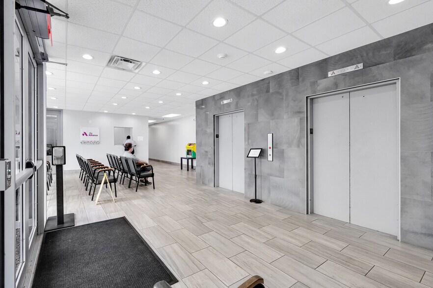 More Photos Of 6420 Hillcroft Ave, Houston Office Residential For Sale
