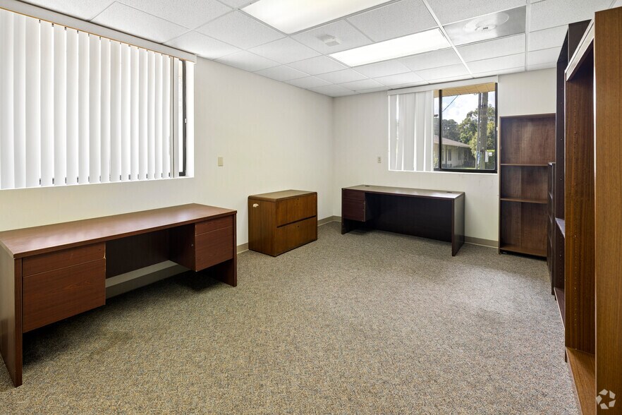 More Photos Of 730 NE Waldo Rd, Gainesville Office For Sale