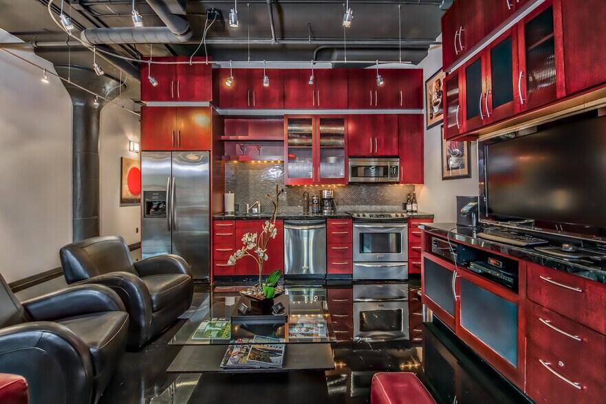 More Photos Of 1314 NW Irving St, Portland Office For Sale