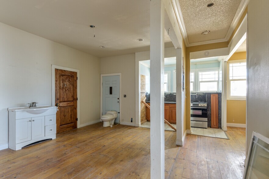 More Photos Of 906 Marin St, Vallejo Storefront Retail Residential For Sale