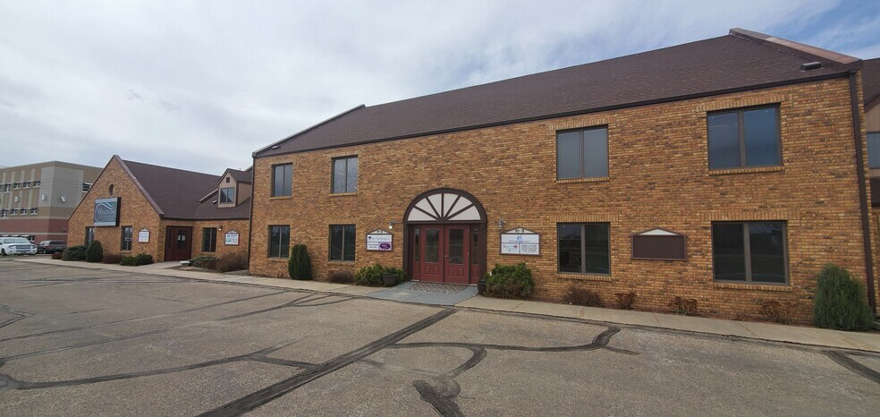 More Photos Of 1411 W Dakota Pkwy, Williston Office For Lease