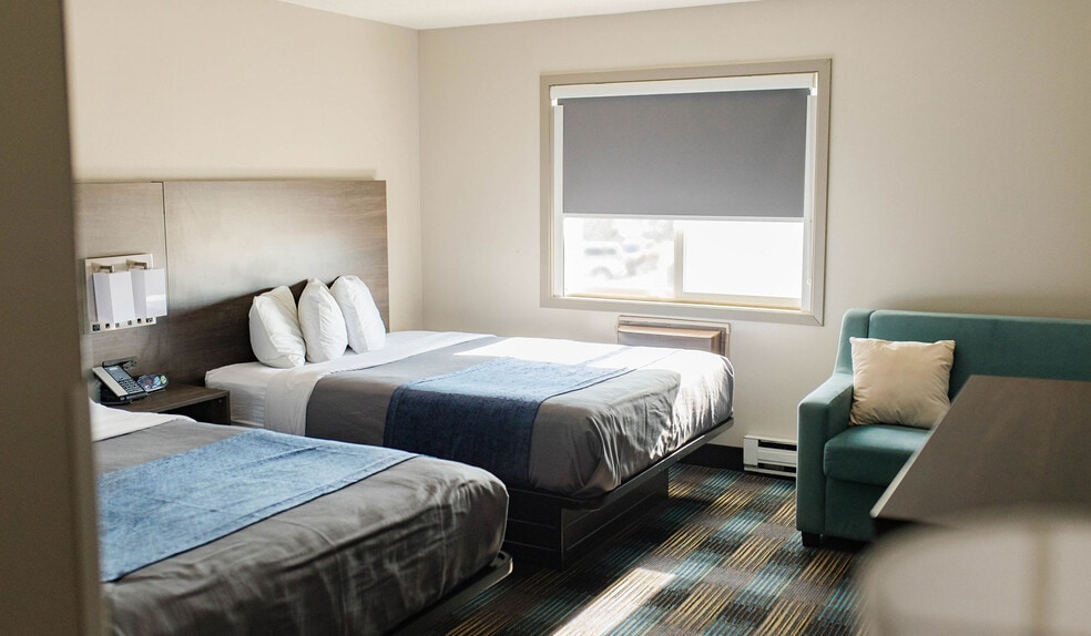 More Photos Of 921 N Lincoln Rd, Escanaba Hotel For Sale