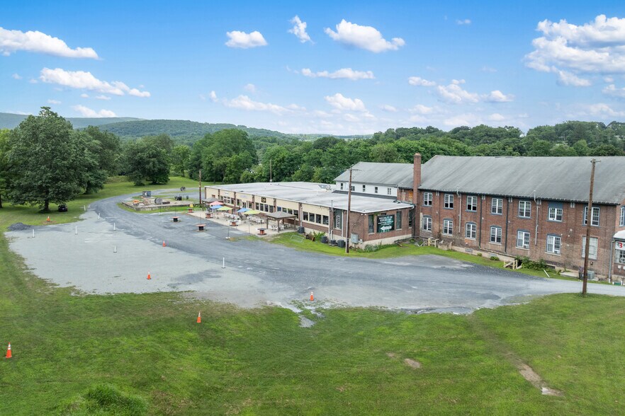 More Photos Of 500 Bridge St, Weissport Restaurant For Sale