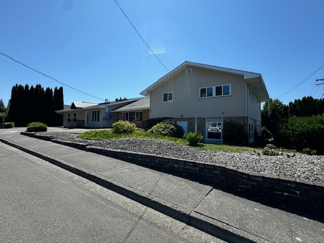 Primary Photo Of 902 E Maple St, Arlington Medical For Sale