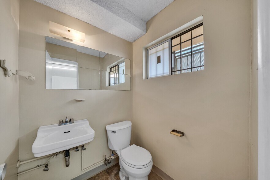 More Photos Of 2610 W Imperial Hwy, Hawthorne Storefront Retail Office For Lease