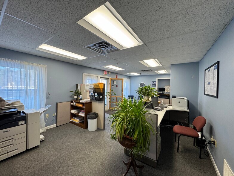 More Photos Of 29 Lafayette Rd, North Hampton Storefront Retail Office For Sale