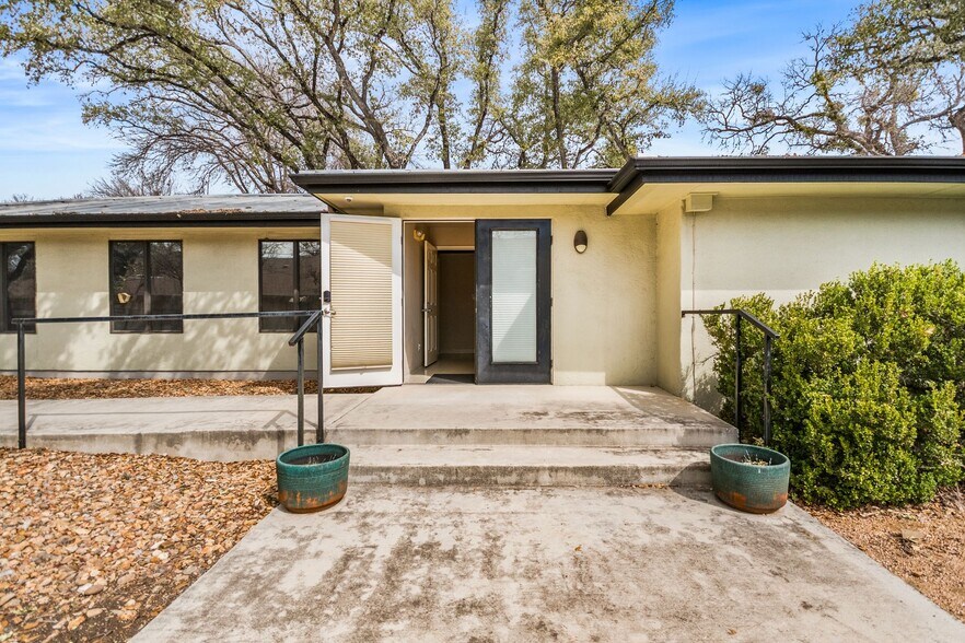 More Photos Of 14235 Blanco Rd, San Antonio Office For Sale